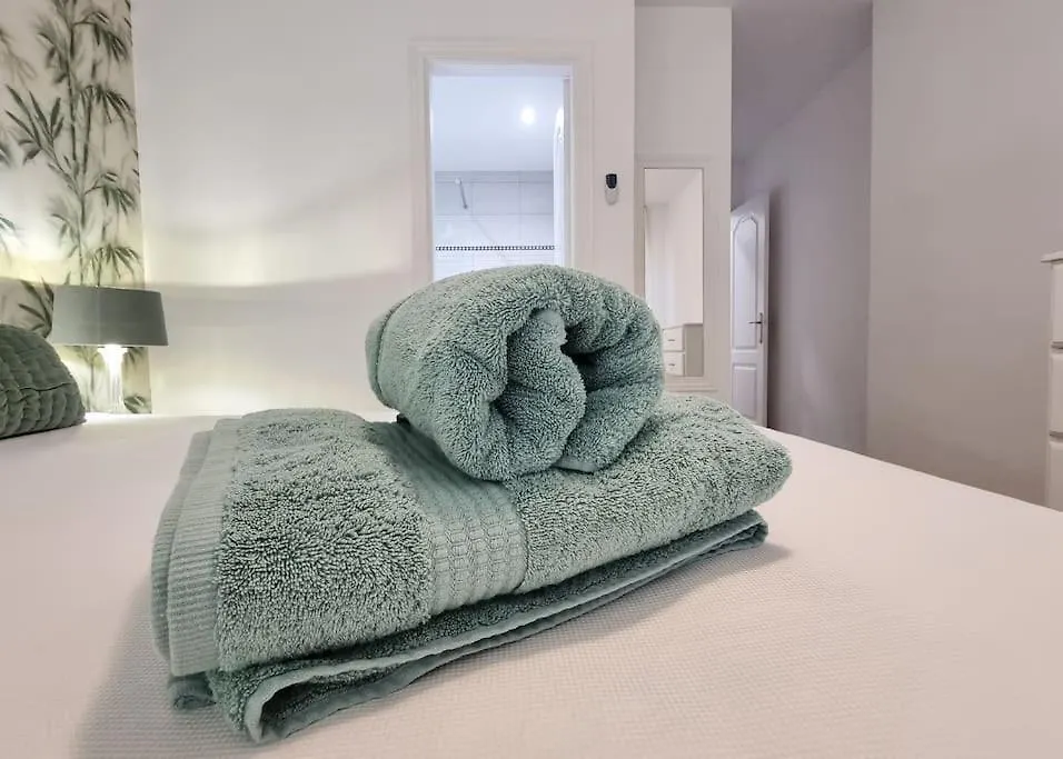 Beachside Home Escape Marbella Apartment